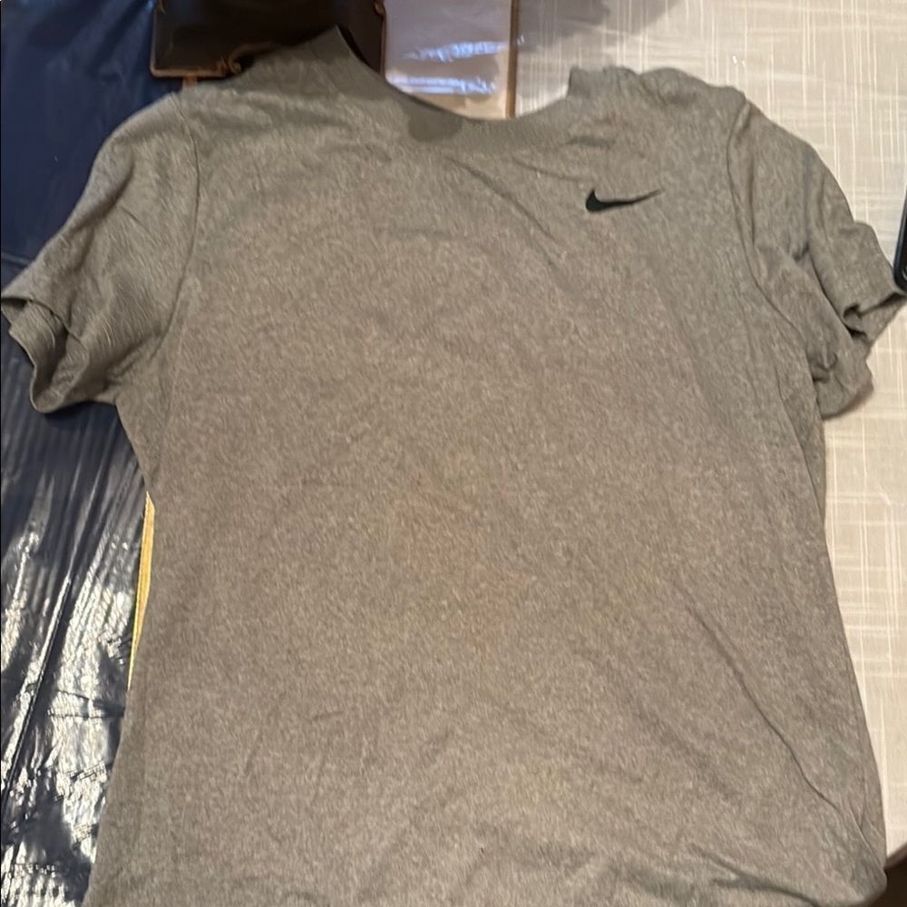 Nike Men's Gray T-Shirt